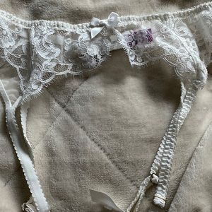 L'Agent by Agent Provocateur Women's Amalea Suspender White